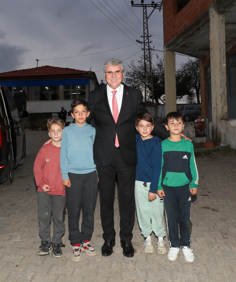 Yüce kapı kapı gezip Türkiye Yüzyılı’nı anlattı: “Tüm Sakarya tek yürek olacağız”