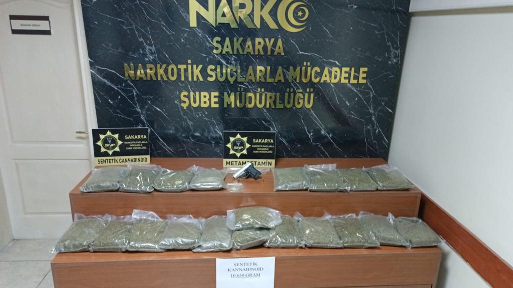10 Kilo 732 gram  bonzai  maddesi ele geçirildi 