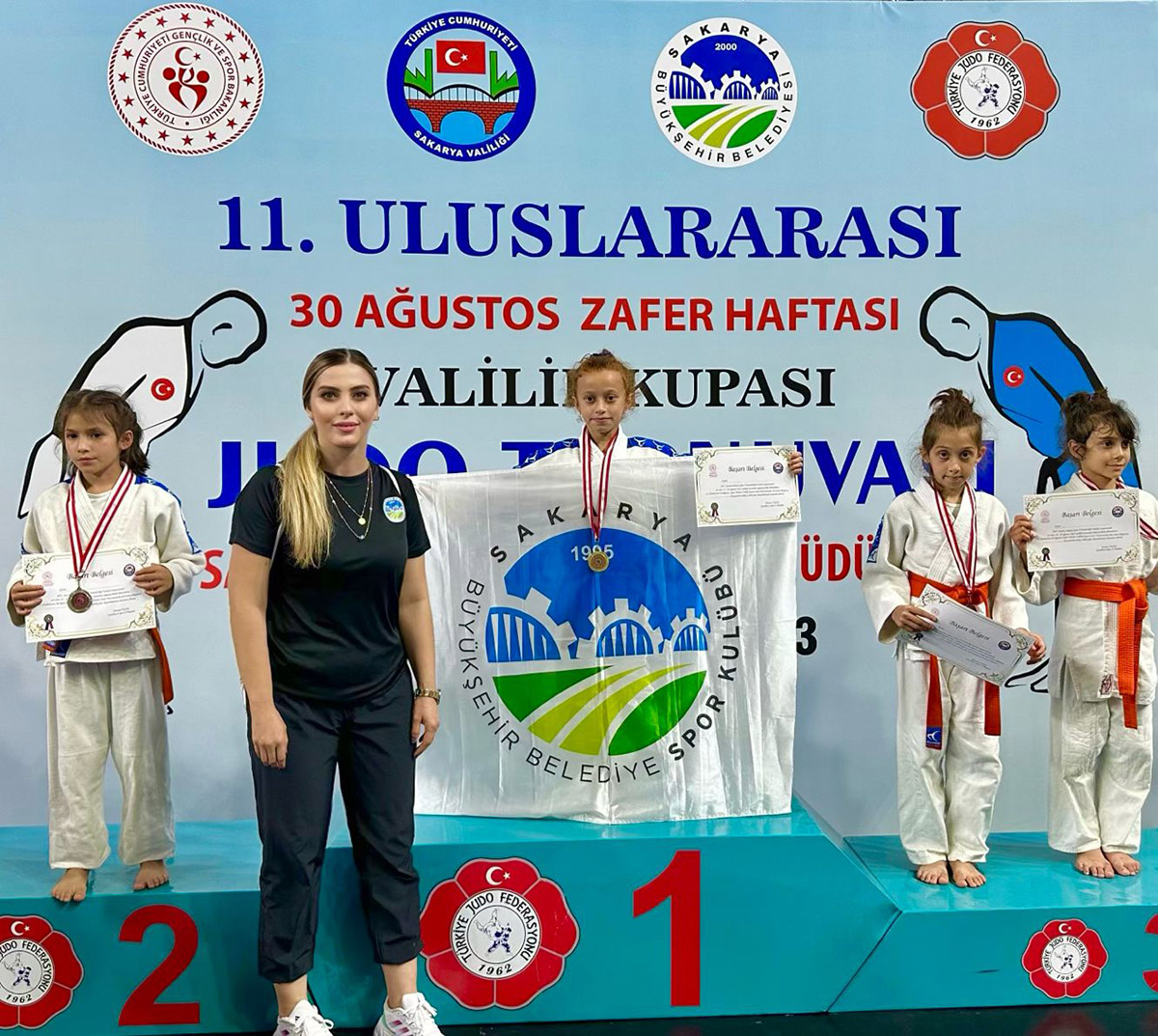 Büyükşehir’in süper miniklerinden önemli başarı