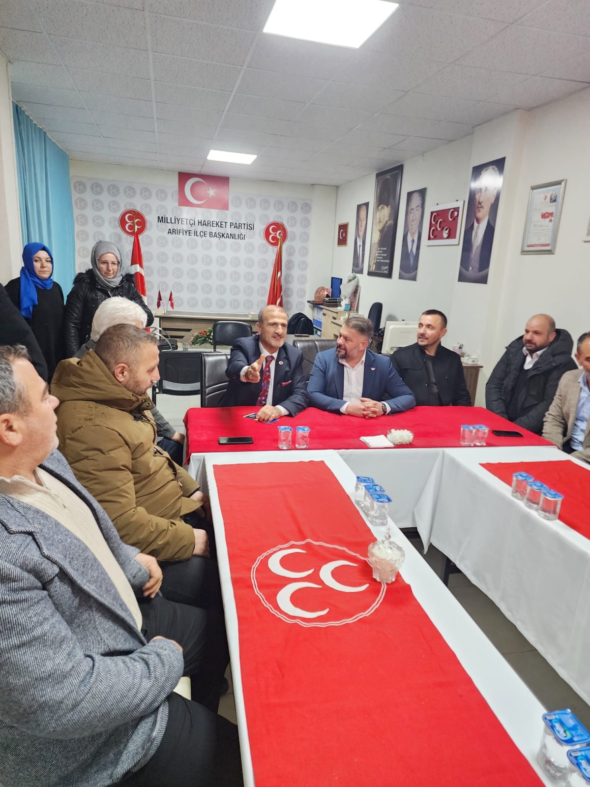Arifiye Belediyesi Başkan Aday Adayı Önder Karan’dan Milliyetçi Hareket Partisi Arifiye İlçe Teşkilatına Ziyaret
