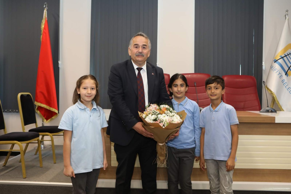 Başkan Karakullukçu, İlkokul Öğrencilerini Belediye’de ağırladı.