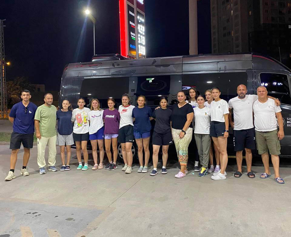 Büyükşehir’in yıldızları İzmir’deki  müsabakaya damga vurdu