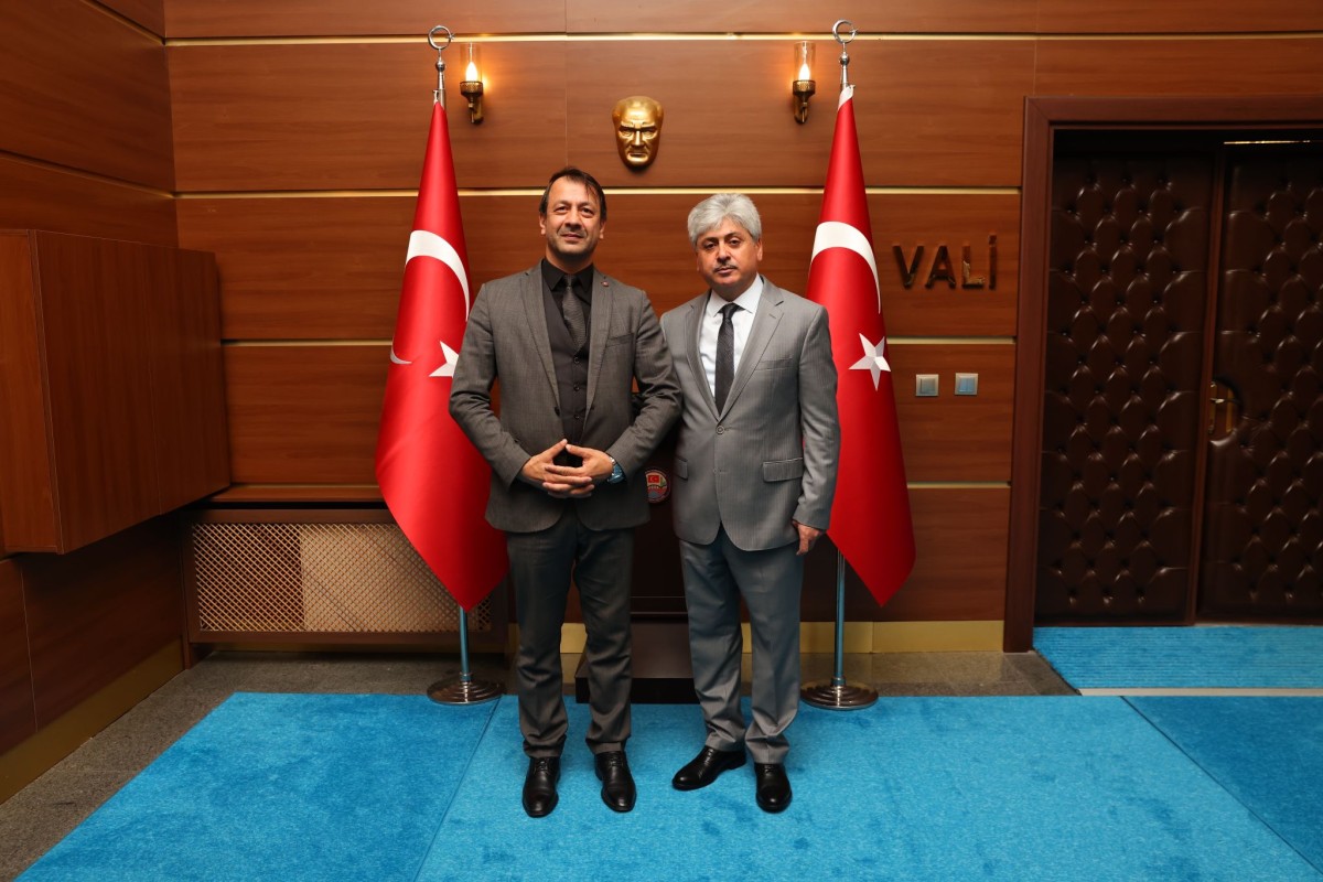 Sakarya Valisi Rahmi Doğan, Şehit Suat Tanyelin ailesini makamında ağırladı