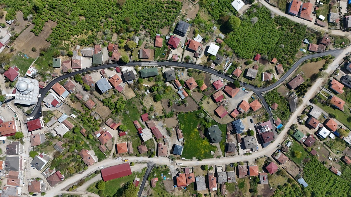 FERİZLİ’DE YAZ SEZONUNA GÜÇLÜ BAŞLANGIÇ: 3 KİLOMETRELİK YOL YENİLENDİ