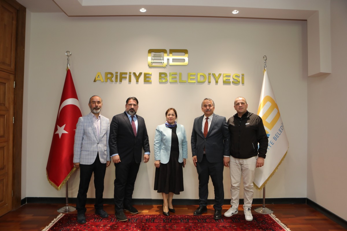 Aile ve Sosyal Hizmetler Bakan Yardımcısı Arifiye Belediyesini ziyaret etti.