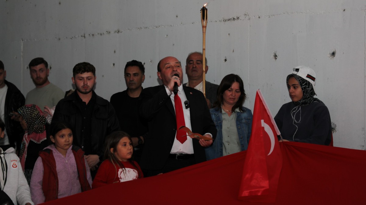 Ferizli'de 19 Mayıs Coşkusu Fener Alayı ile Taçlandı