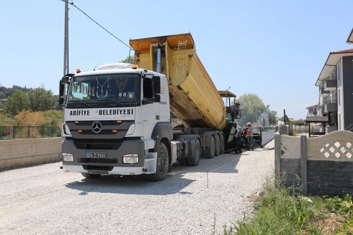 Arifiye Belediyesi Asfalt Çalışmalarını Sürdürüyor