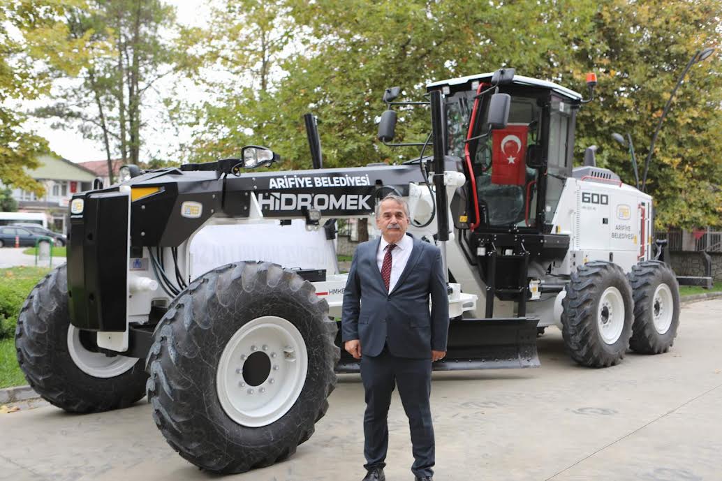 Arifiye Belediyesine Hibe Greyder Desteği