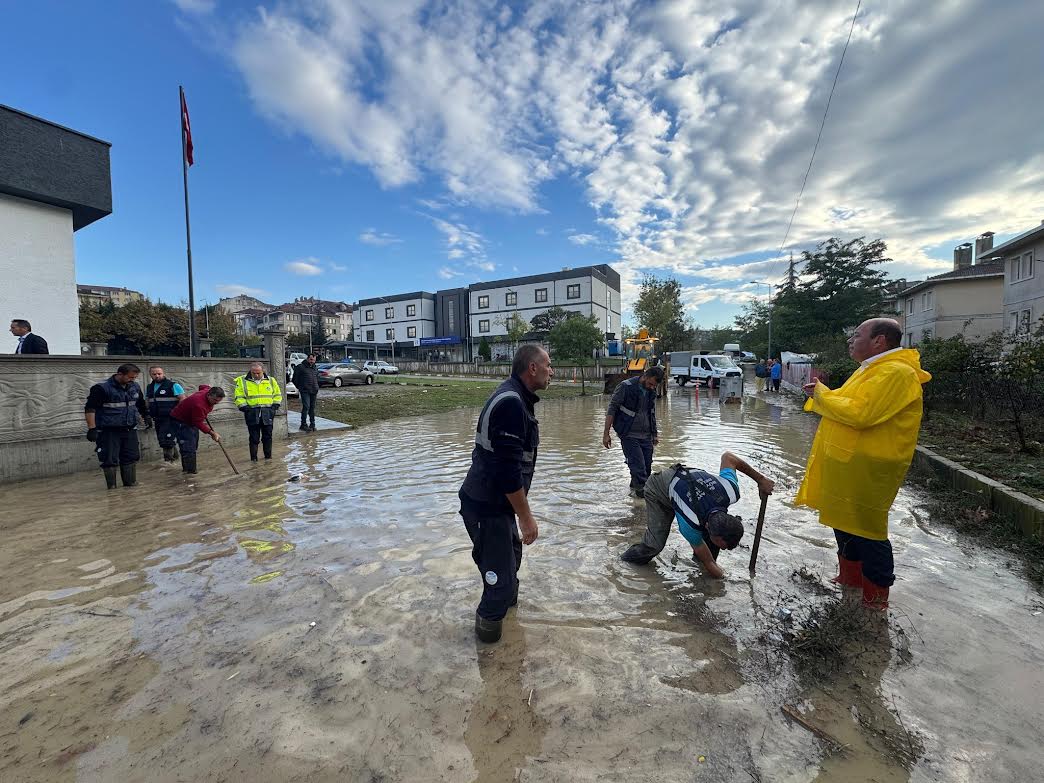 Ferizli'de Yoğun Yağışa Anında Müdahale