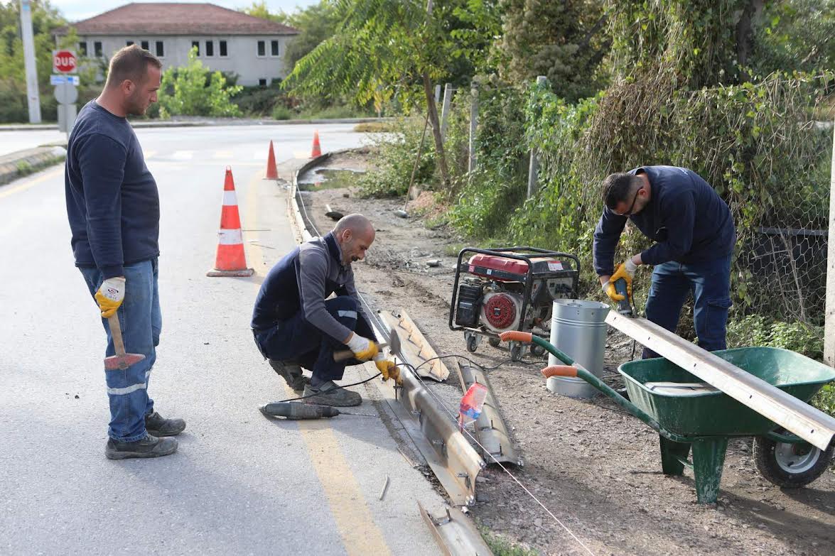 Arifiye Belediyesi Hanlı Girişte Kaldırım Çalışmalarına Başladı