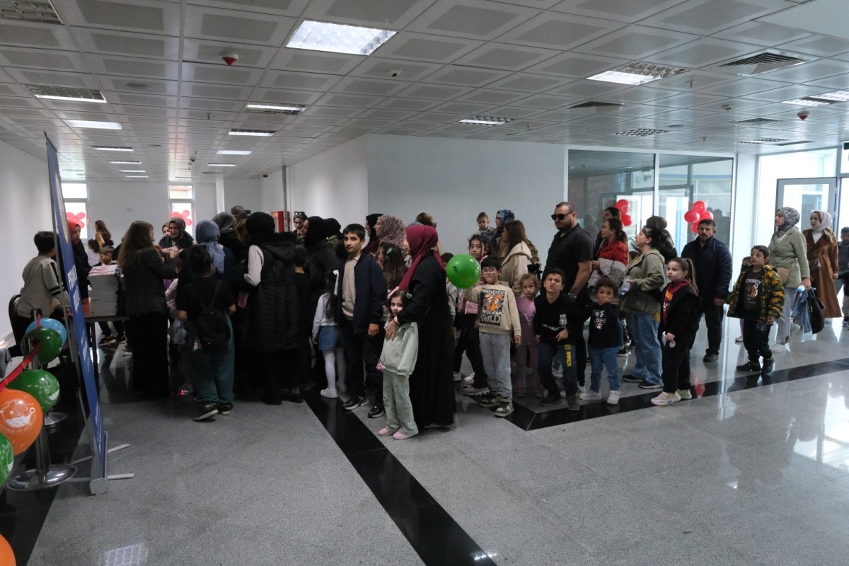 Sapanca’da Çocukların Mutluluğu Salona Sığmadı
