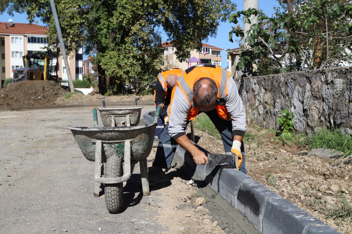 YENİMAHALLE’DE 4 SOKAKTA HUMMALI ÇALIŞMALAR SÜRÜYOR