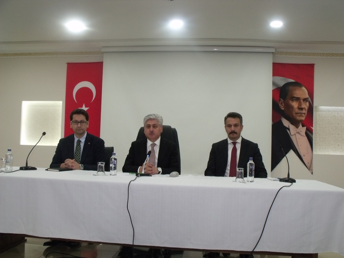 Sakarya Valisi Rahmi Doğan Taraklı’da Muhtarları Dinledi