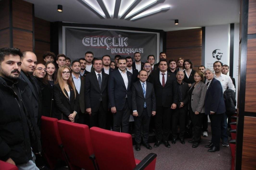 CHP İl Başkanı Curoğlu: Siyaset Gençlerin Sözünü Duymak Zorundadır