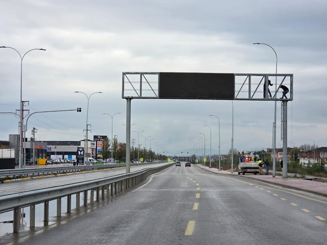 Sürücülere Rehber Olan Dev Ekran Farklı Noktaya Alındı