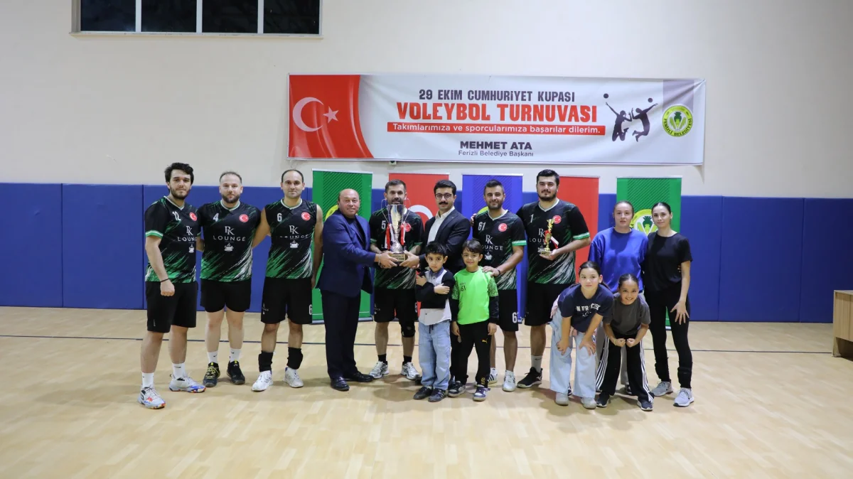 FERİZLİ’DE CUMHURİYET KUPASI’NIN ŞAMPİYONU RK KAFE LOUNGE OLDU