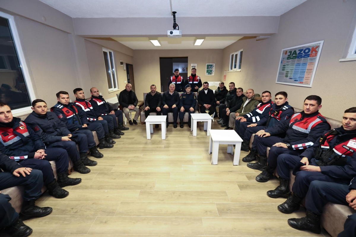 Serdivan’da Yeni Yıl Mesaisi: Belediye Ekipleri ve Güvenlik Güçlerine Moral Ziyareti