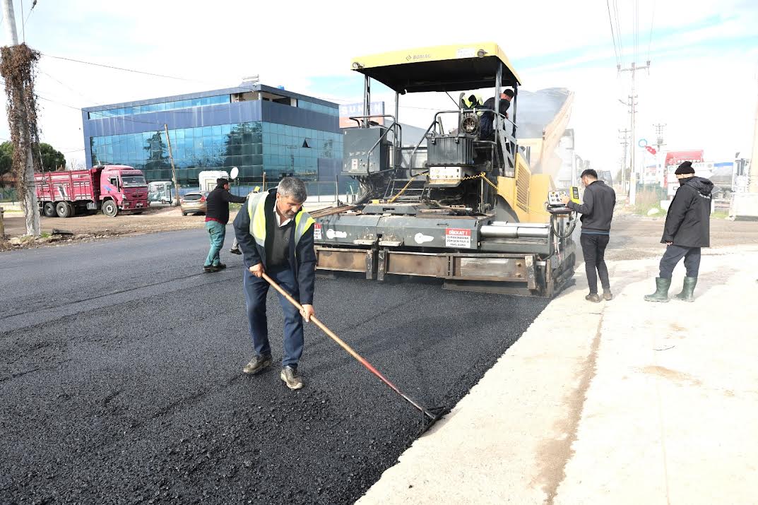 Erenler Belediyesi’nden Kozluk Caddesi’ne Yeni Asfalt