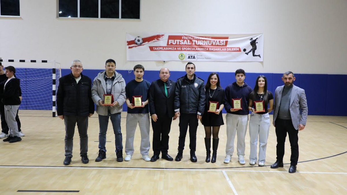 Ferizli’de Futsal Turnuvası Kupası’nın Sahibi Kemalpaşa FK Oldu