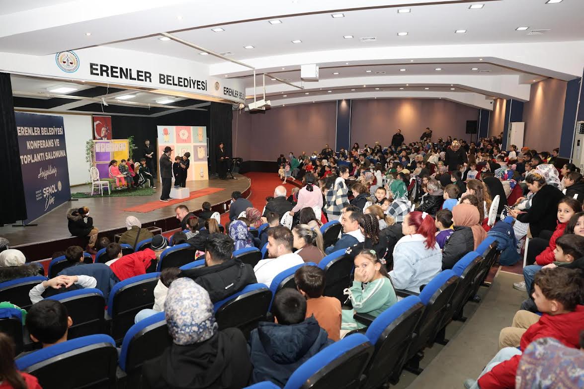 Erenler Belediyesi'nden Çocuklara Karne Hediyesi 