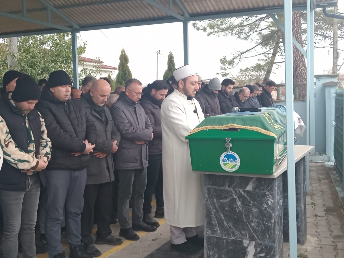 Adapazarı’nda Acı Kayıp: Aktan Kıroğlu 93 Yaşında Vefat Etti