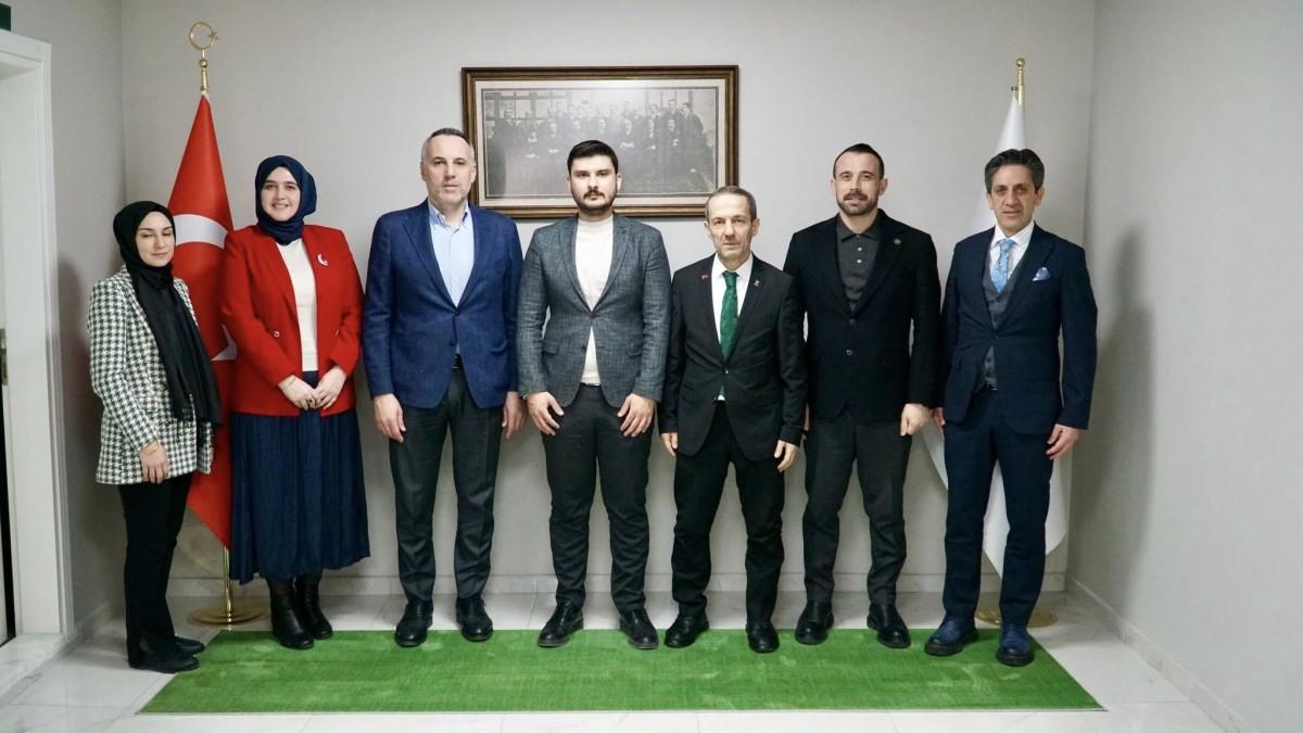AK Parti’den Yeşilay Sakarya Şubesine Ziyaret