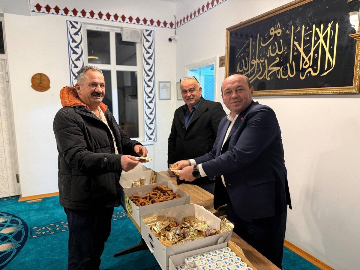 Ferizli’de Berat Kandili’nde Camilerde İkram ve Manevi Buluşma