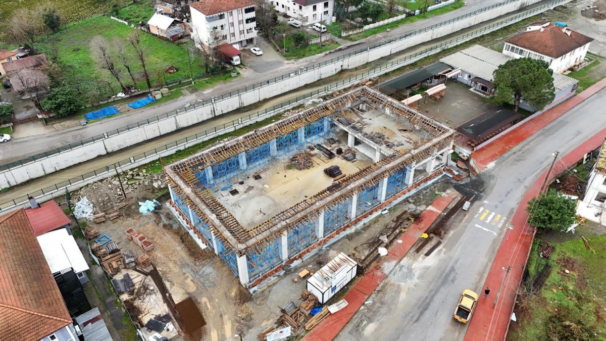 Büyükşehir’in Üç İlçede Kapalı Spor Salonları İnşası Yükseliyor