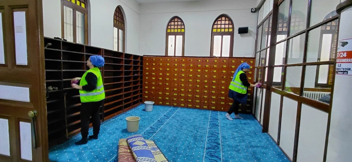 Adapazarı Camilerinde Ramazan Temizliği