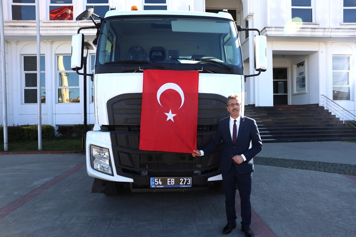 Erenler Belediyesi'ne Yeni Yol Süpürme Aracı