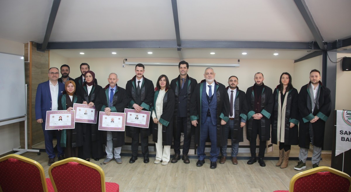 Yeni Avukatlar Cübbe Giydi