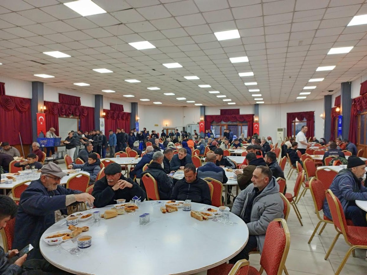 Sapanca'da Ramazan Bereketi Aynı Sofrada Paylaşılıyor