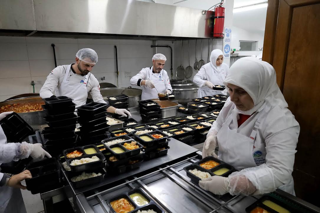 İftar Yemeği Büyükşehir Kazanlarında Pişiyor