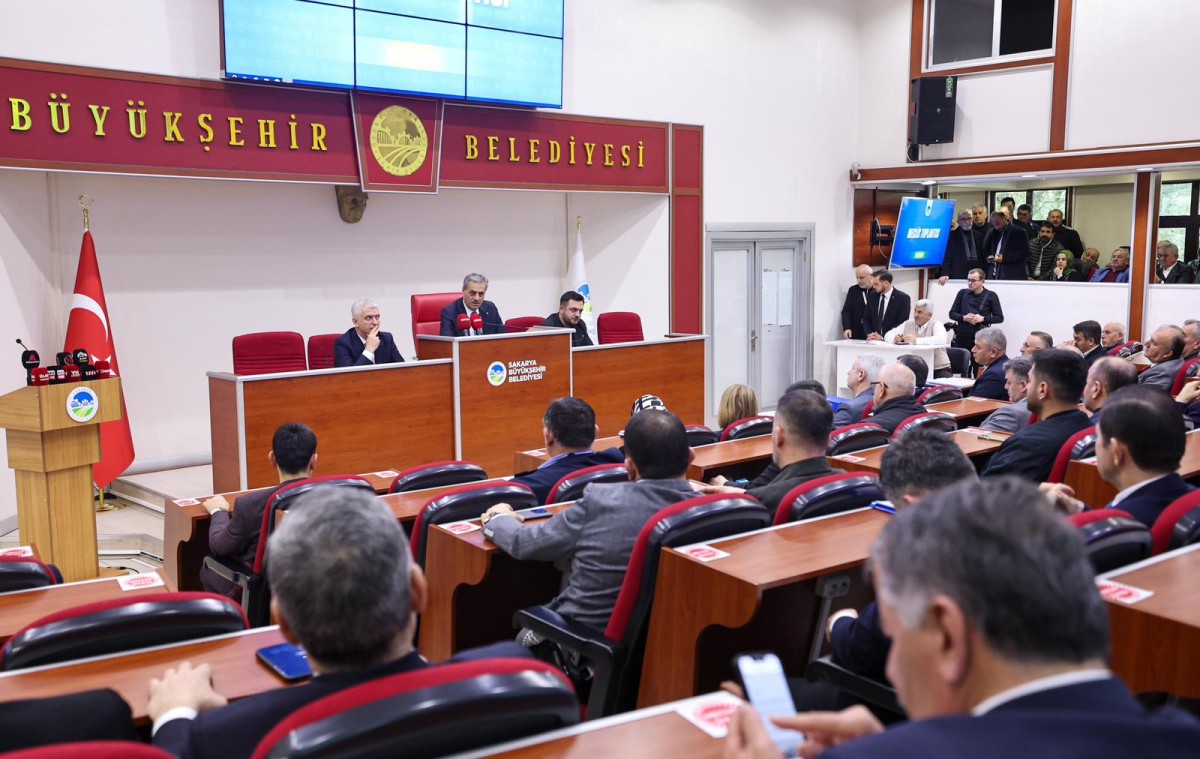 Alemdar: Birileri Çelik Çomak Oynarken, Biz Hizmet Üretiyoruz
