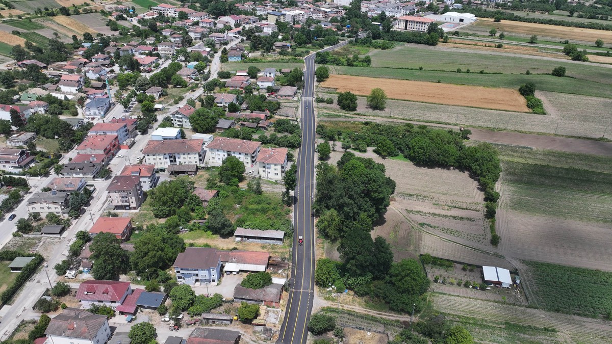 Söğütlü’nün 6 kilometrelik hattında doğalgaz, içme suyu ve güçlü ulaşım ağı…