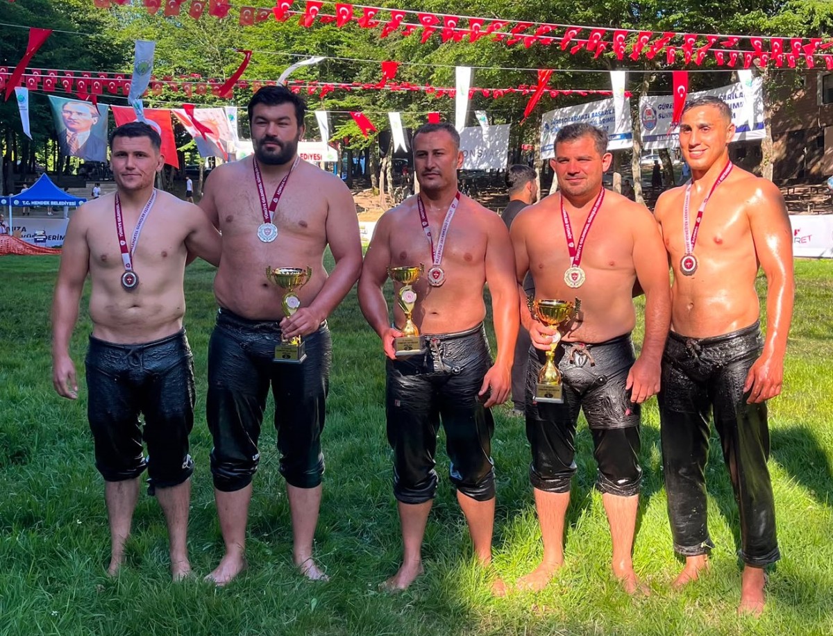 Güreşte ve bisiklette Büyükşehirli sporcular madalyaları topladı