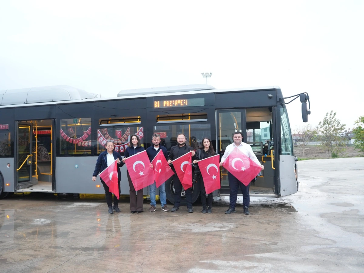 BİR OTOBÜS DOLUSU, CUMHURİYET COŞKUSU