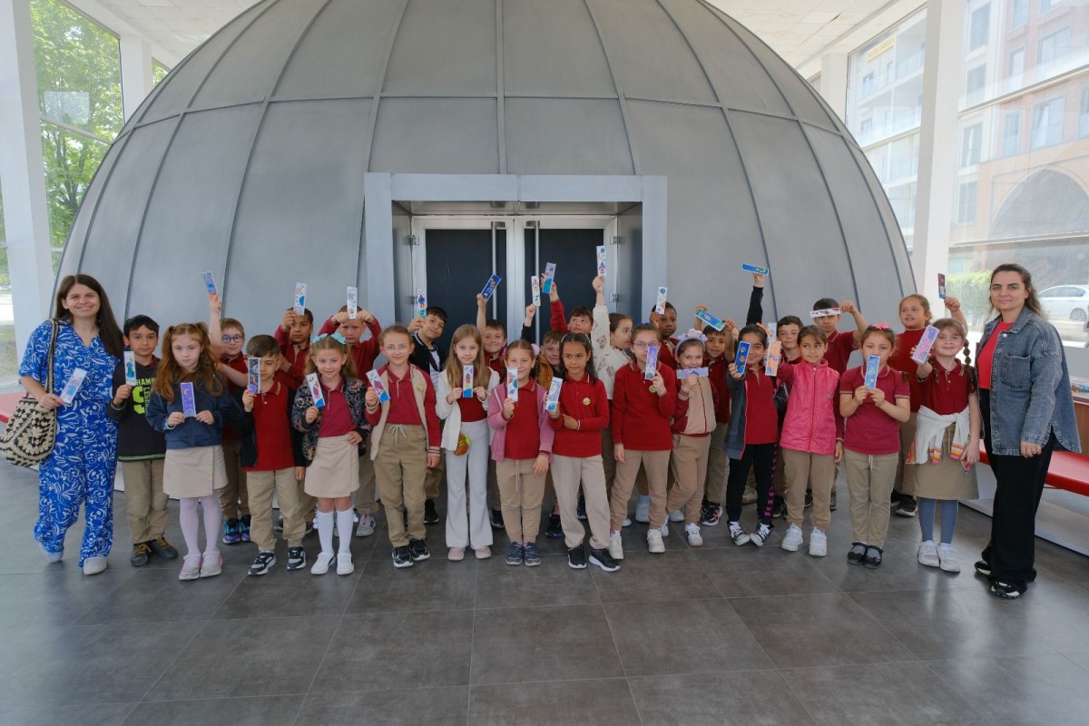 Serdivan’da Minik Öğrenciler Planetaryum ile Uzay Yolculuğuna Çıktı