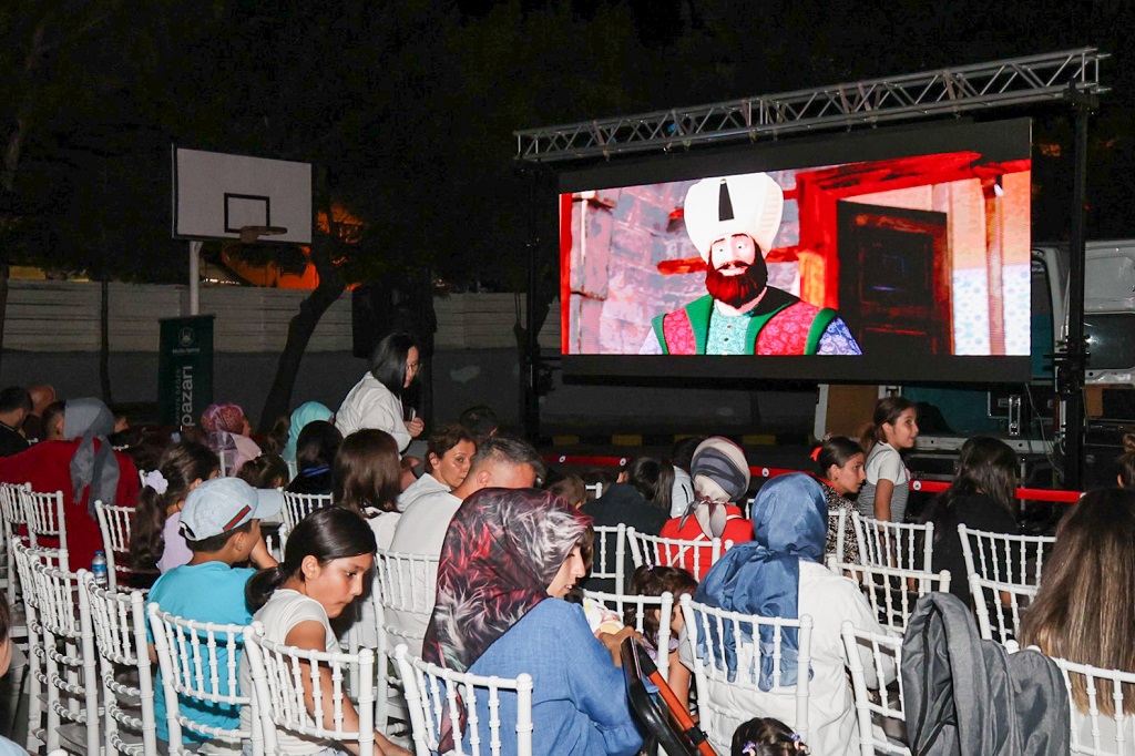 Çocuk Sineması Semerciler Mahallesi'nde Miniklerle Buluştu