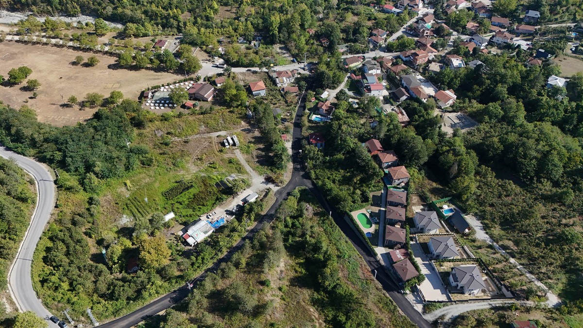Sapanca’da yollar asfaltla yeni yüzüne kavuşuyor: İlmiye’den Fevziye’ye geçildi